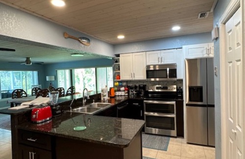 Yankeetown House | WATERFRONT w/pool,2 docks,boat ramp,pet friendly,mins from Gulf & CRYSTAL RIVER