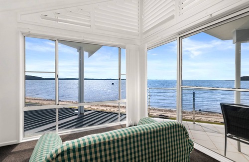 Salamander Bay House | WATERFRONT WONDERLAND - 5 Bedroom Luxury Beachfront House with a Lift!