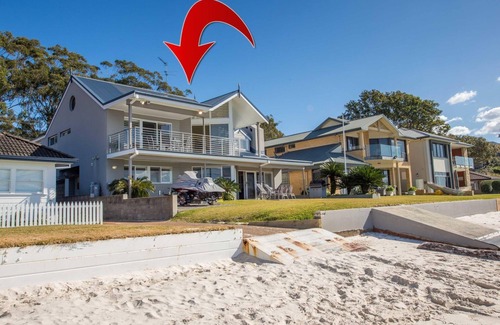 Salamander Bay House | WATERFRONT WONDERLAND - 5 Bedroom Luxury Beachfront House with a Lift!