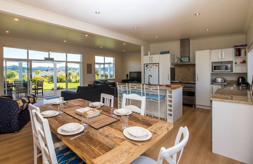Matarangi Cottage | Waterfront Wonder - Matarangi Holiday Home