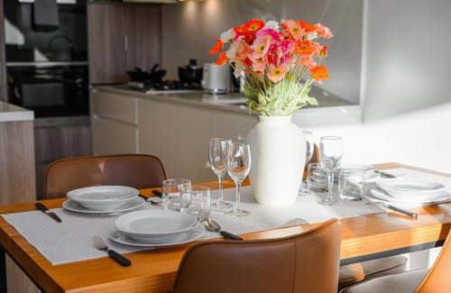 Waterloo Apartment | Waterloo 1Br town close to Train Shopping