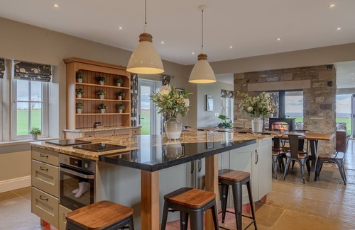 Richmond Cottage | Waterloo Lodge - a house that sleeps 12 guests in 6 bedrooms