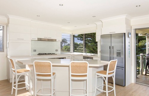 Culburra Beach House | Watermans - Pet Friendly - 1 Min Walk to Beach