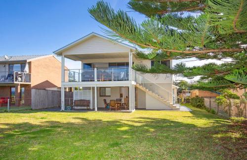 Culburra Beach House | Watermans Pet Friendly 1 Min Walk to Beach