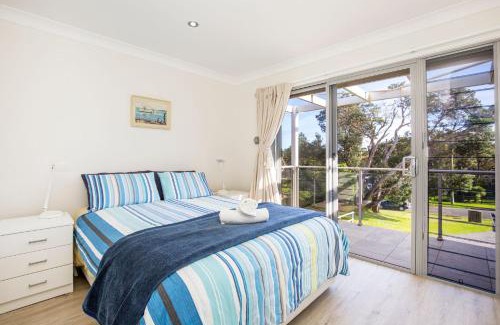 Culburra Beach House | Watermans Pet Friendly 1 Min Walk to Beach