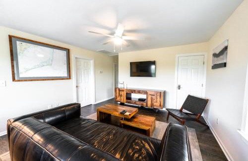 Waves Apartment | Watermen's Cabana 2C - 3-bedroom, 2-bathroom apartment - Walk to beach and access to REAL Watersports