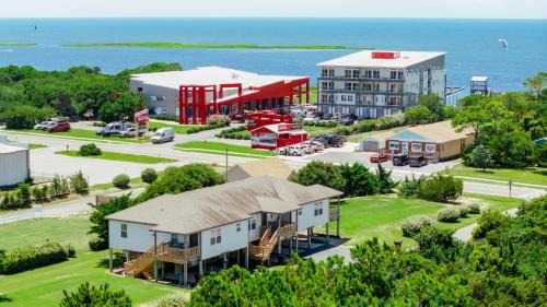 Waves Apartment | Watermen's Cabana 2C - 3-bedroom, 2-bathroom apartment - Walk to beach and access to REAL Watersports