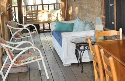 Tranquil Harbour House | Wateroak shaded home with screened porch one direct block from beach