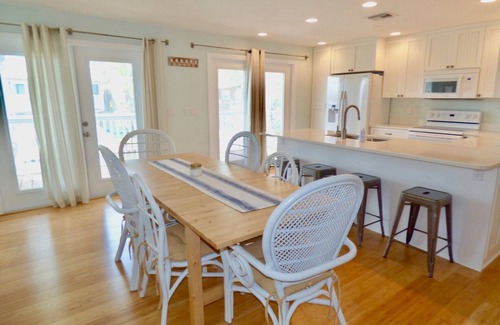 Placida House | WATERS EDGE-60 ft private dock, free concierge service on check in/out days!