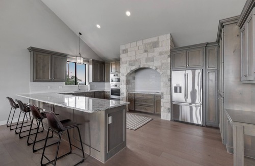 Canyon Lake House | “WATERS-EDGE” A WATERFRONT home! Hot Tub! VIEWS!