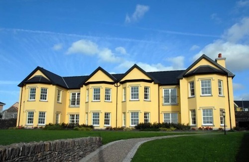 Dingle House | Waters Edge Apartment 2