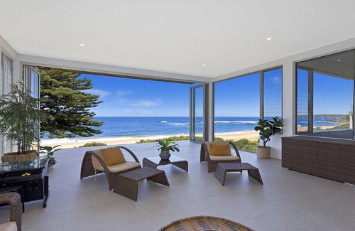 Forresters Beach House | WATERS EDGE AT FORRESTERS BEACH - THE ULTIMATE BEACHFRONT WITH PANORAMIC VIEWS