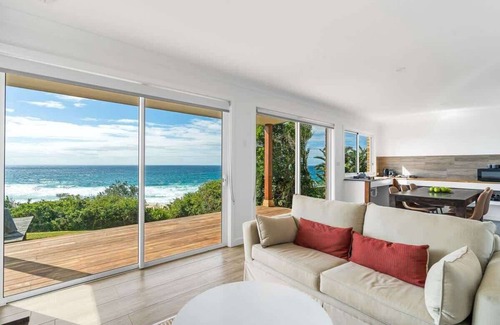 Ulladulla Apartment | Waters Edge - beachside home near Rennies Beach