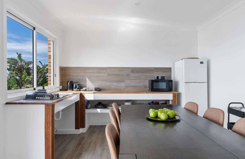 Ulladulla Apartment | Waters Edge - beachside home near Rennies Beach