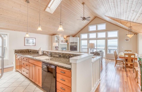 Lincoln Beach House | Waters Edge - Bella Beach