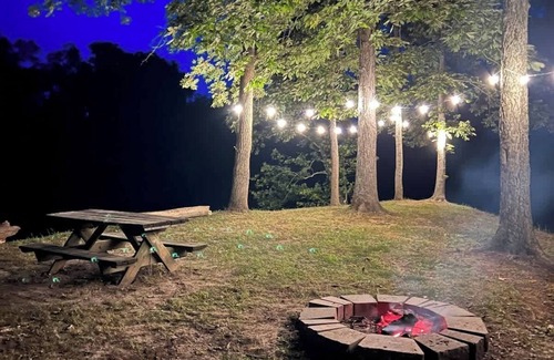 Caplinger Mills Cottage | Water’s Edge Cabin: King & Queen Beds (Cabin 4)