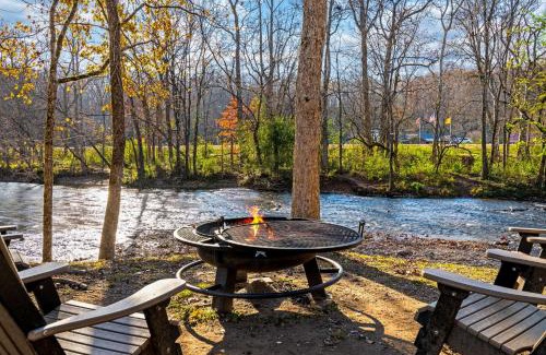 Townsend House | Waters Edge Cabin