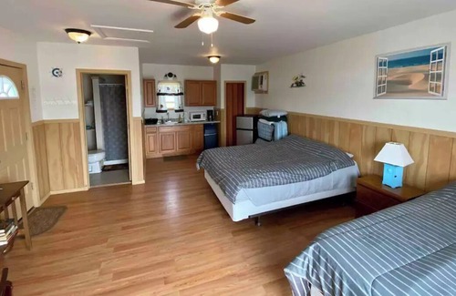 Pulaski Apartment | Waters edge cabin, with marina view