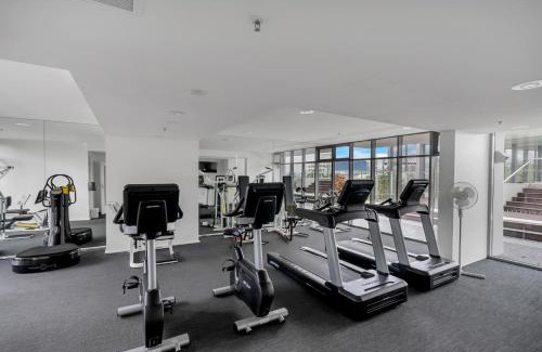 Cairns Central Business District Apartment | Waters Edge @ Harbour Lights