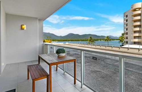 Cairns Central Business District Apartment | Waters Edge @ Harbour Lights