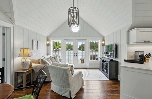 Minett House | Waters Edge Lake Joe