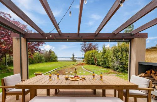 Motuoapa House | Waters Edge Retreat - Motuoapa Holiday Home