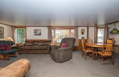 McHenry House | Waters Edge