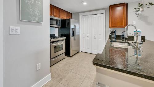 Fort Walton Beach House | Waterscape A611 - Top floor condo with a Lazy River