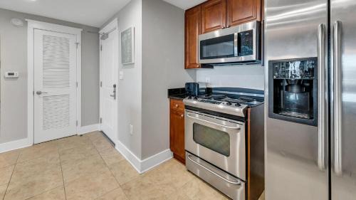 Fort Walton Beach House | Waterscape A611 - Top floor condo with a Lazy River