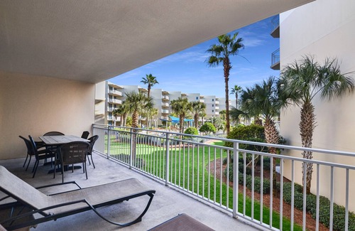 Fort Walton Beach Condo | Waterscape C306 ~ 3BR + Bunks ~ Overlooks Pool and Splash Pad!