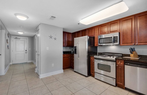 Fort Walton Beach Condo | Waterscape C601, Amazing Gulf View! 2K Beds, Xbox, Netflix, Beach Setup