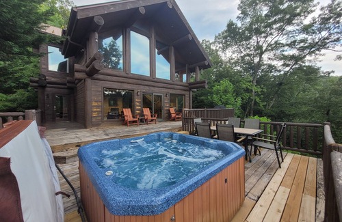 Bryson City Cabin | Watershed 8 - Breathtaking Views from Hot Tub and Firepit