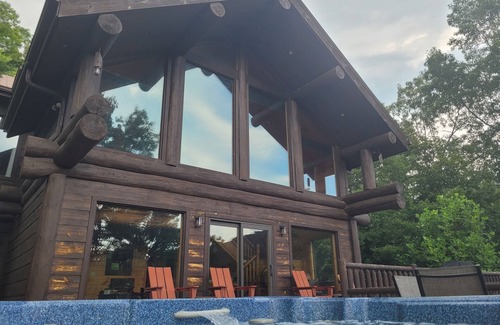 Bryson City Cabin | Watershed 8 - Breathtaking Views from Hot Tub and Firepit