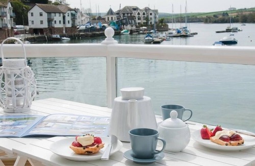 Kingsbridge House | Waterside 2 bed town house