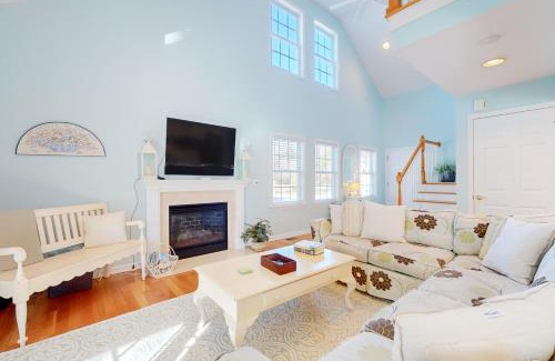 Frankford House | Waterside - 33829 Waterside Dr