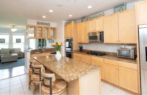 Cambridge House | Waterside 4-Bedroom Chesapeake Styled Townhome