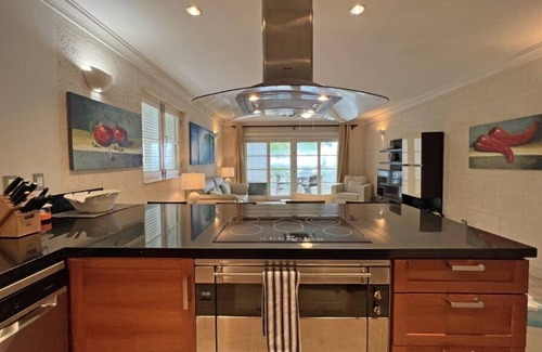 Old Trees Bay Apartment | Waterside Apartment 101 by Island Villas