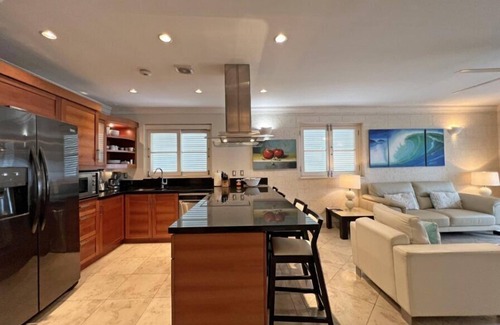 Old Trees Bay Apartment | Waterside Apartment 101 by Island Villas
