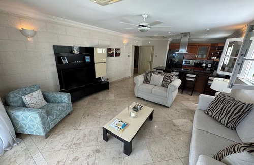 Old Trees Bay Apartment | Waterside Apartment 101 by Island Villas