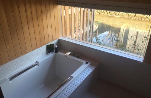 Kumihamacho Hotel | Waterside Cottage Heron
