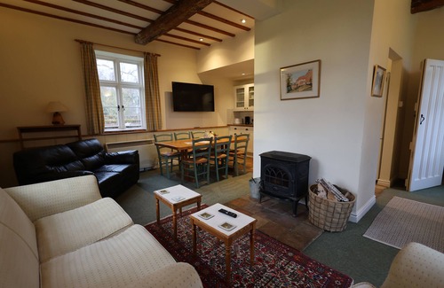 Spixworth Cottage | Waterside Cottage - sleeps 8 guests in 3 bedrooms