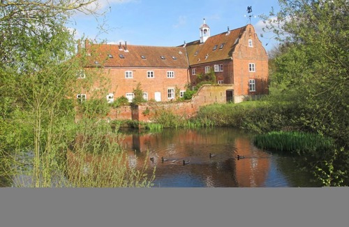 Spixworth Cottage | Waterside Cottage - sleeps 8 guests in 3 bedrooms
