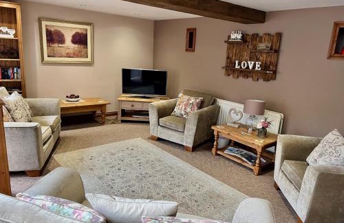 Cauldon Low House | Waterside Cottages