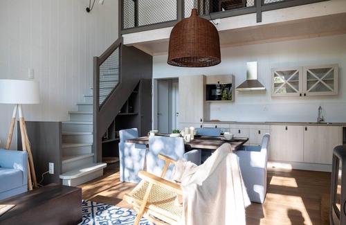 Maubray Villa | Waterside Elegance at Sky Pad