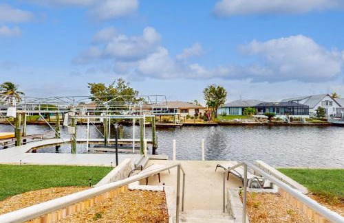 Lochmoor Waterway Estates House | Waterside Tranquility