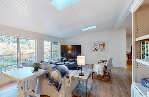 Shelton House | WatersView Tree House