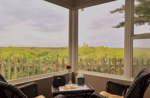 Moss Landing Apartment | WaterVeiw - 2-person Shower - Fireplace