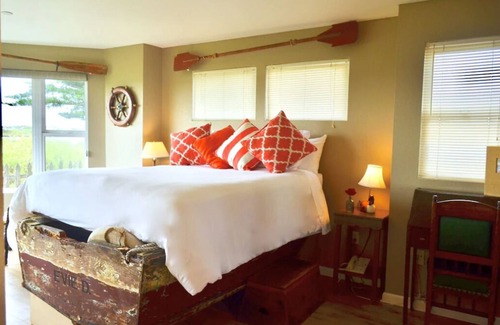 Moss Landing Apartment | WaterVeiw - 2-person Shower - Fireplace