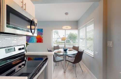 Nurmi Isles Apartment | Waterview 1 bedroom Luxury Condo
