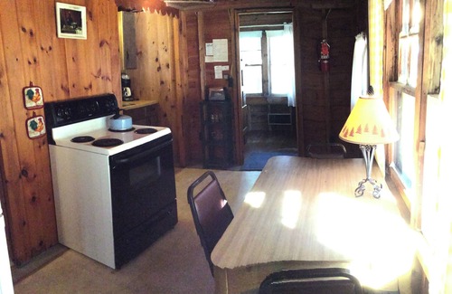 North Sebago Cottage | Waterview Cottage-Private Beach-Pets Welcome - Round Table Lodge, Sebago, Maine